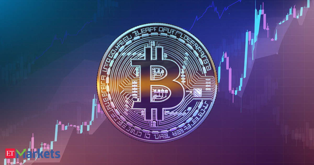 Bitcoin dips below $93,000 amid rising liquidations and profit-taking